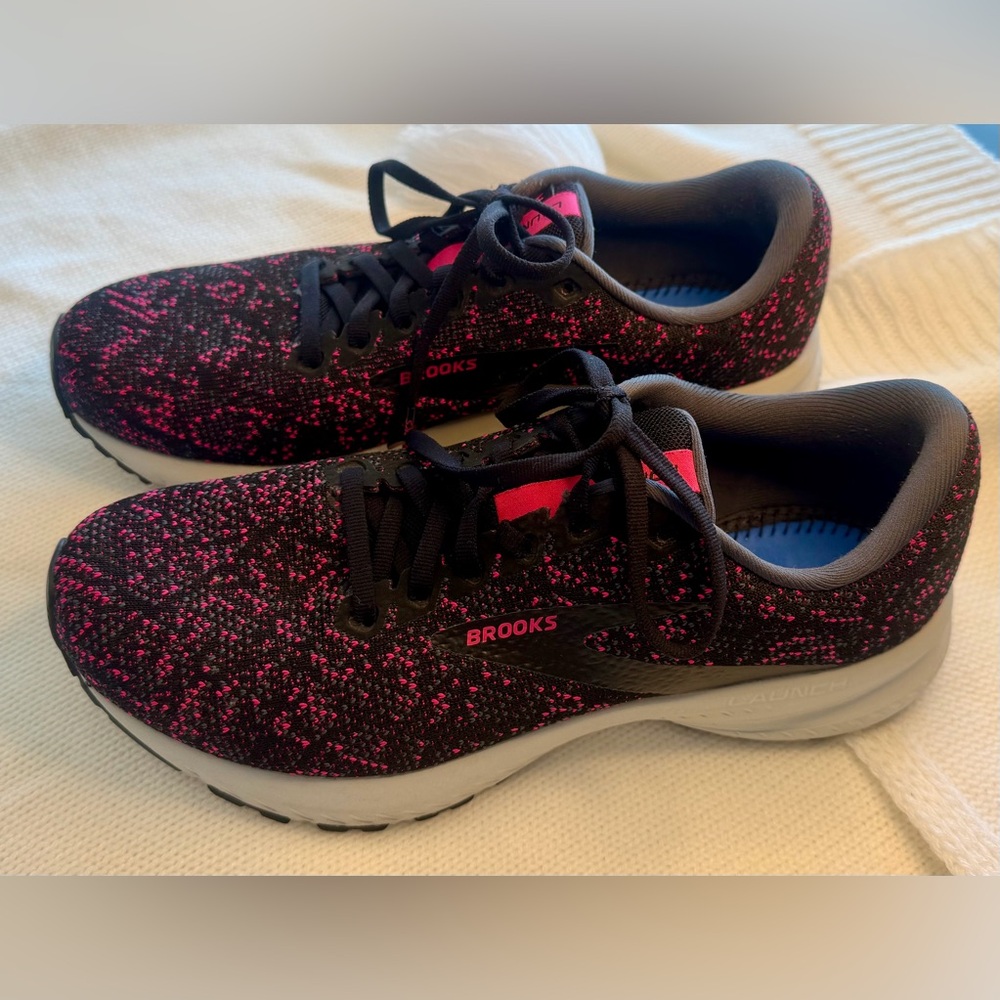 Brooks Women's Black and Hot Pink Running Shoes Size 9M - Picture 3 of 6
